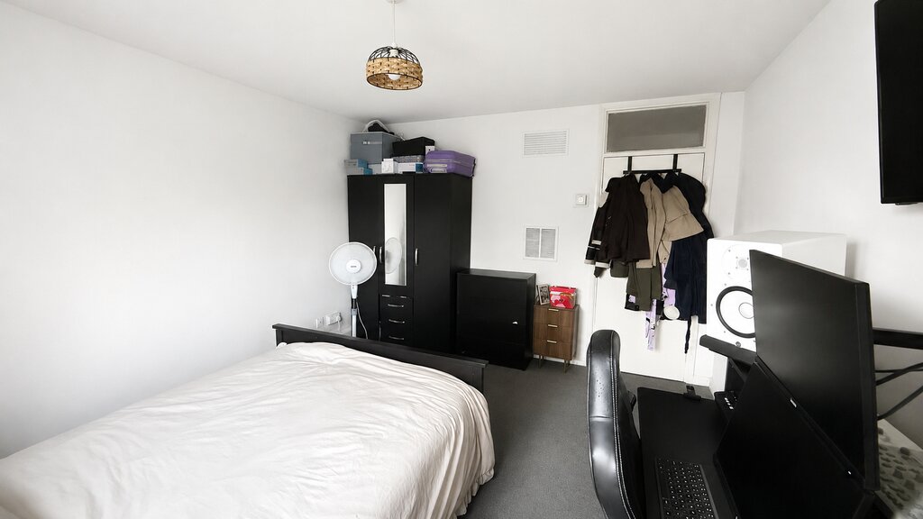 Photo 4 of London property